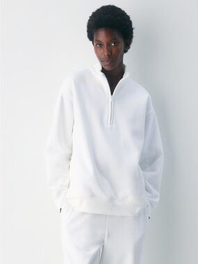 TNA Cozy Sweatfleece 1/4 zip Pullover  with pockets - white. Size small.